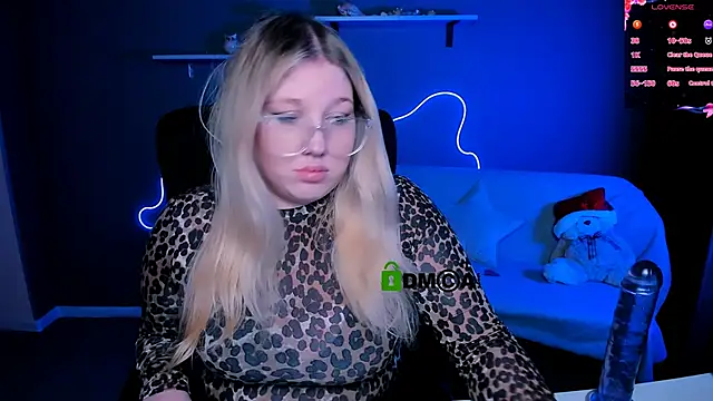 juli kisss online show from 03/04/25, 04:09