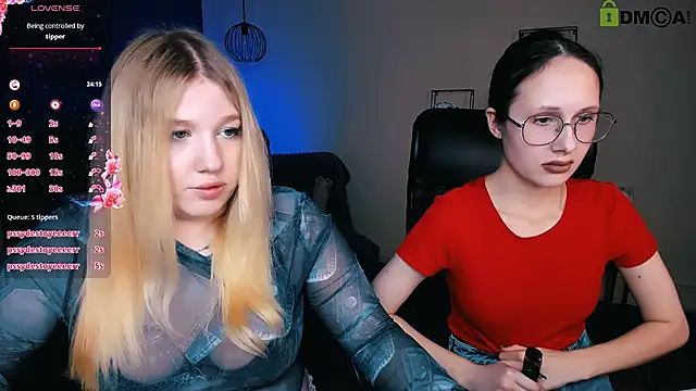 juli kisss online show from 03/12/25, 10:39