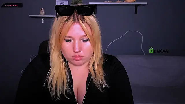 juli kisss online show from 10/04/25, 06:11