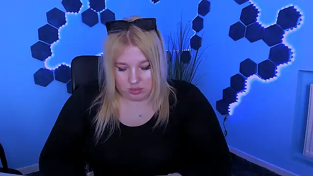 juli kisss online show from 04/24/26, 01:46