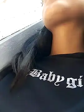 Snapshot of Little_Pau_Dirty chatting on 12/19/24, 02:57 Little Pau Dirty online show from 12/19/24, 02:57