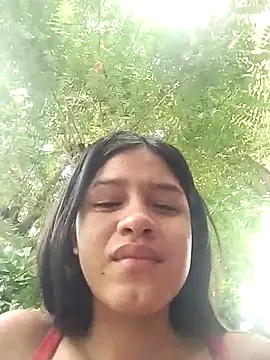 Snapshot of Little_Pau_Dirty chatting on 01/17/25, 02:50 Little Pau Dirty online show from 01/17/25, 02:50