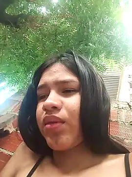 Snapshot of Little_Pau_Dirty chatting on 01/23/25, 03:22 Little Pau Dirty online show from 01/23/25, 03:22