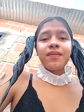 Snapshot of Little_Pau_Dirty chatting on 10/31/25, 01:56 Little Pau Dirty online show from 10/31/25, 01:56