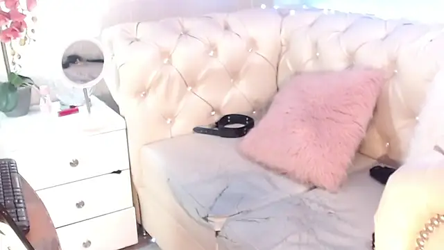 Snapshot of Barbie_Fox chatting on 07/08/26, 12:37 Barbie Fox online show from 07/08/26, 12:37