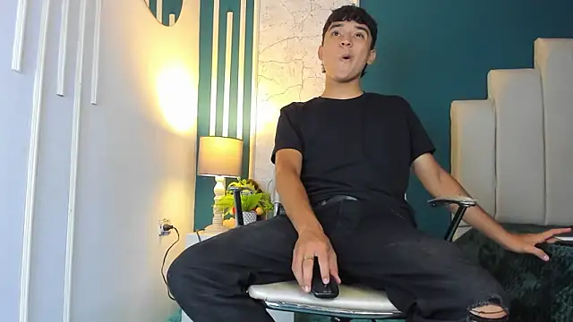 Austin Cardieff online show from 02/06/25, 07:40