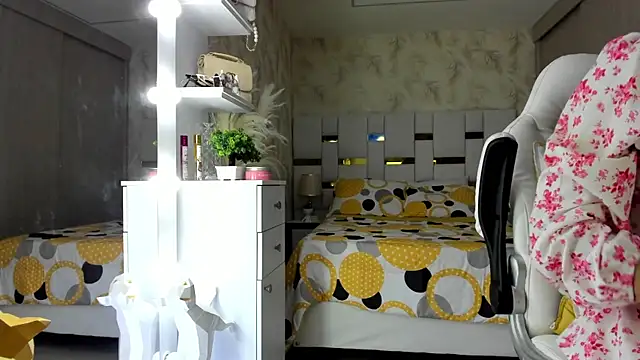 cherryfox88 online show from 09/16/25, 12:55