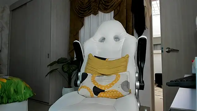 cherryfox88 online show from 04/18/26, 08:42