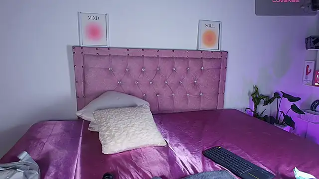 Snapshot of April_Scarlett chatting on 11/05/25, 09:48 April Scarlett online show from 11/05/25, 09:48