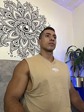 aaroncolombia online show from 11/17/25, 10:32