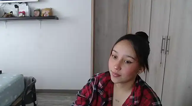 Skarlet Adams28 online show from 12/05/24, 07:28