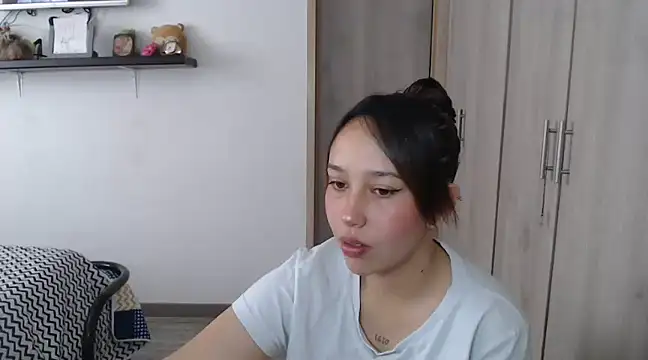 Skarlet Adams28 online show from 12/06/24, 06:28