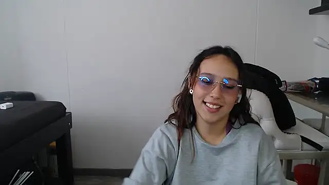 Skarlet Adams28 online show from 02/05/25, 08:35