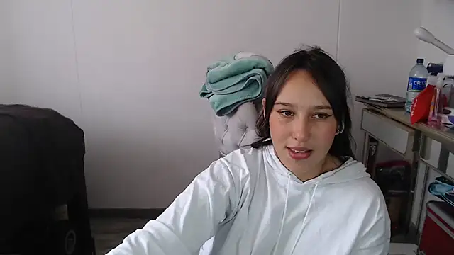 Skarlet Adams28 online show from 02/17/25, 07:53