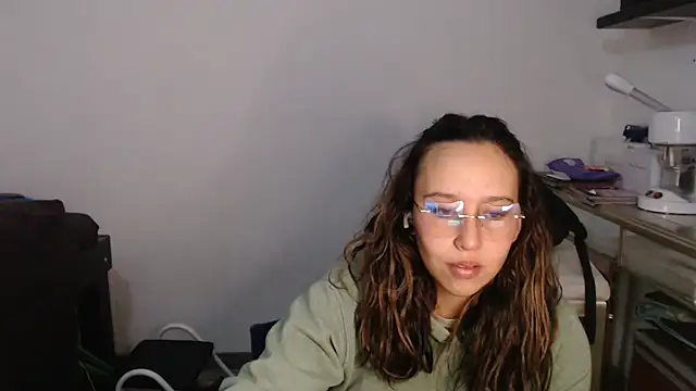 Skarlet Adams28 online show from 03/05/25, 02:57