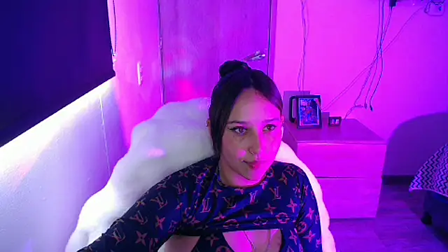 Skarlet Adams28 online show from 09/11/25, 08:42