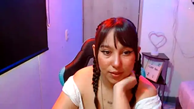 Skarlet Adams28 online show from 05/12/26, 08:39