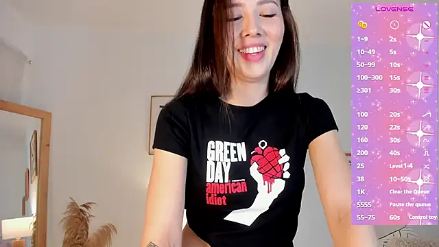 Snapshot of viooletaa chatting on 03/18/25, 02:48 viooletaa online show from 03/18/25, 02:48