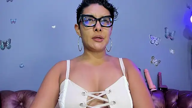 Kaira mosse online show from 10/15/25, 10:15