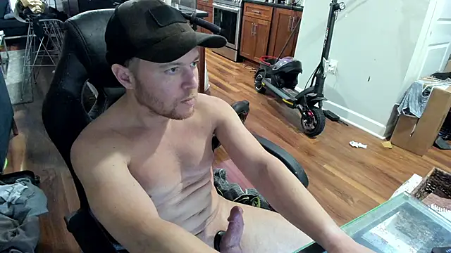 Snapshot of aaron_s_x chatting on 12/28/24, 11:59 aaron s x online show from 12/28/24, 11:59