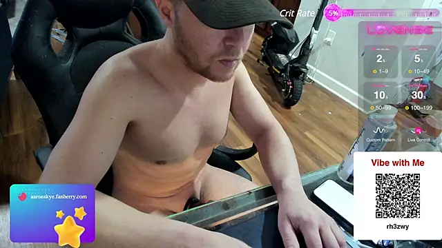 Snapshot of aaron_s_x chatting on 02/02/25, 12:30 aaron s x online show from 02/02/25, 12:30