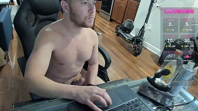 Snapshot of aaron_s_x chatting on 02/22/25, 12:49 aaron s x online show from 02/22/25, 12:49