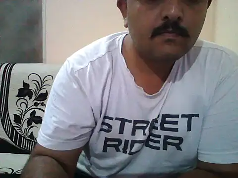 Snapshot of Akhil3290 chatting on 06/21/26, 04:09 Akhil3290 online show from 06/21/26, 04:09