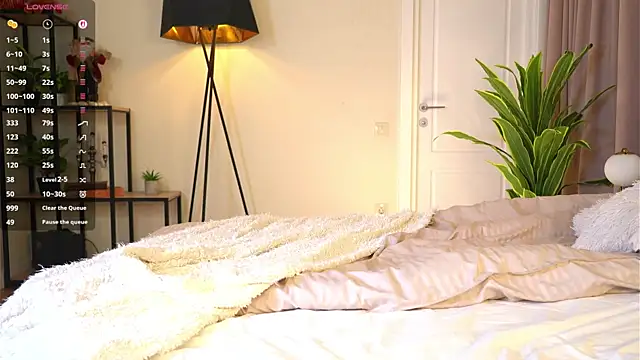 MiaBanger online show from 04/10/26, 03:28