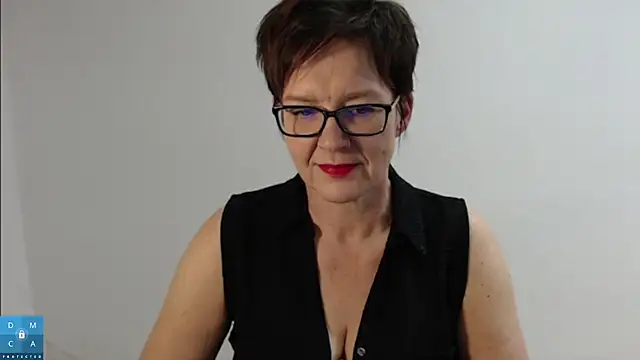 Snapshot of Sofie69Velvet chatting on 10/26/25, 03:29 Sofie69Velvet online show from 10/26/25, 03:29