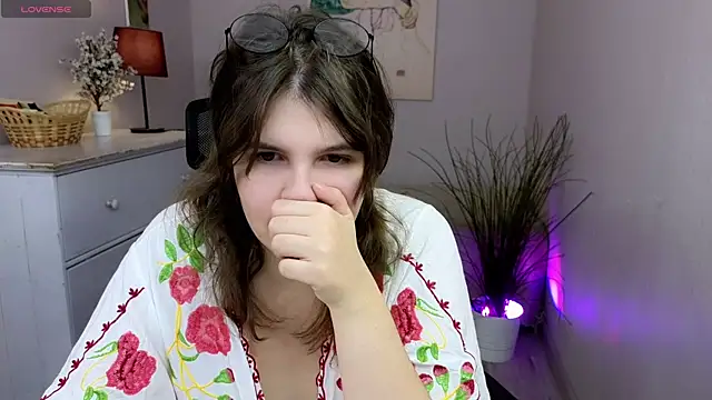 Ruyjin Choi online show from 11/18/25, 10:52