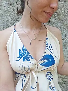 HelenHoltz online show from 11/26/25, 03:46