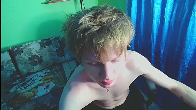 Snapshot of fameboyboo chatting on 11/02/25, 01:24 fameboyboo online show from 11/02/25, 01:24