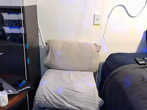 Snapshot of ChunkyMonkey007 chatting on 10/22/25, 06:07 ChunkyMonkey007 online show from 10/22/25, 06:07