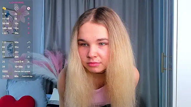 OdetteHarwick online show from 10/22/25, 08:03