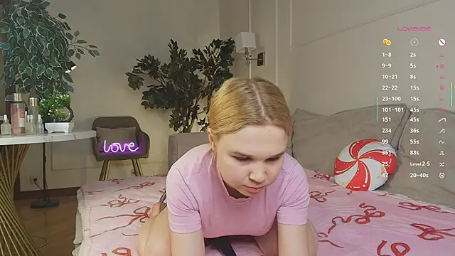 Snapshot of OdetteHarwick chatting on 02/18/26, 08:10 OdetteHarwick online show from 02/18/26, 08:10