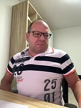 coupleLatinaLovers online show from 10/13/25, 04:56