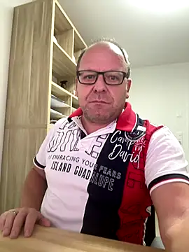 coupleLatinaLovers online show from 11/14/25, 06:39