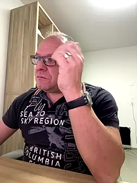 coupleLatinaLovers online show from 11/28/25, 07:00