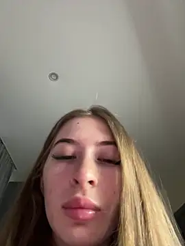 Snapshot of your_girl_next_door chatting on 01/11/25, 12:29 your girl next door online show from 01/11/25, 12:29