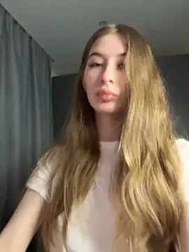 Snapshot of your_girl_next_door chatting on 02/04/25, 01:48 your girl next door online show from 02/04/25, 01:48