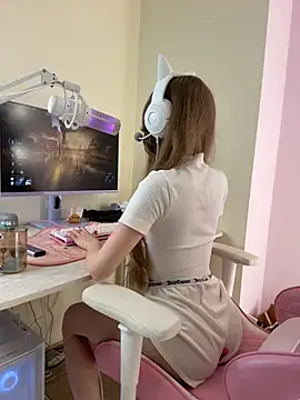 Snapshot of your_girl_next_door chatting on 09/27/25, 02:55 your girl next door online show from 09/27/25, 02:55