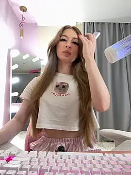 Snapshot of your_girl_next_door chatting on 10/08/25, 03:09 your girl next door online show from 10/08/25, 03:09