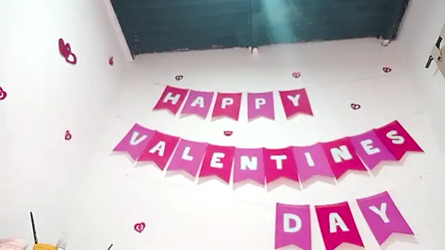 PetiteIvoryQueen19 online show from 02/15/25, 06:55