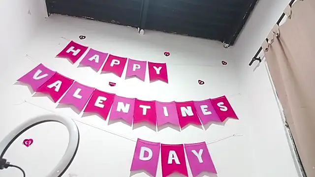 PetiteIvoryQueen19 online show from 02/21/25, 07:56