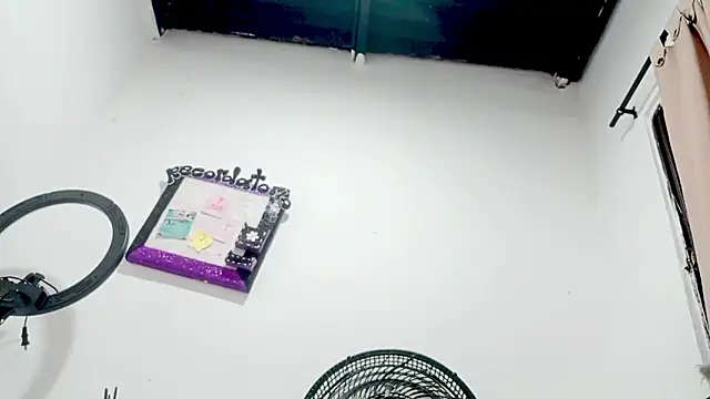 PetiteIvoryQueen19 online show from 03/18/25, 07:19