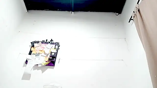 PetiteIvoryQueen19 online show from 10/01/25, 06:41