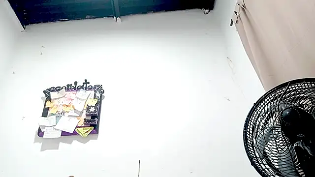 PetiteIvoryQueen19 online show from 10/18/25, 05:21