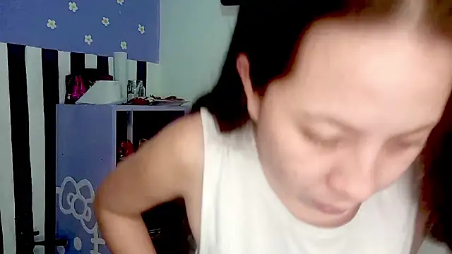 PetiteIvoryQueen19 online show from 05/05/26, 04:09