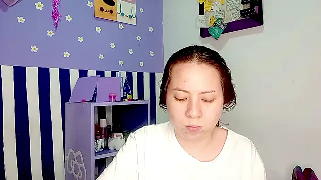 PetiteIvoryQueen19 online show from 06/03/26, 05:32