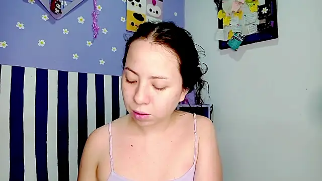PetiteIvoryQueen19 online show from 06/05/26, 07:25